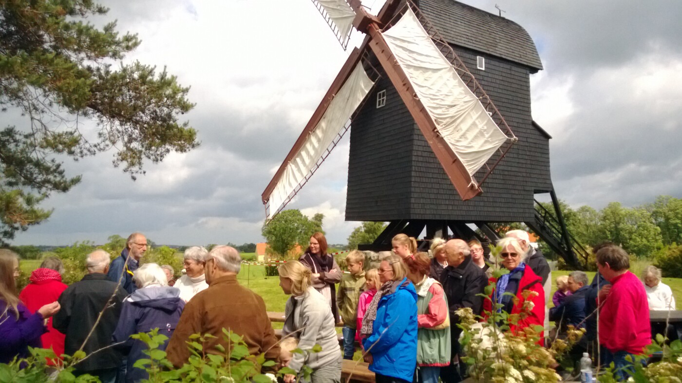 Mølle spillemandsgudstjeneste Torkilstrup 16.6.13.jpg