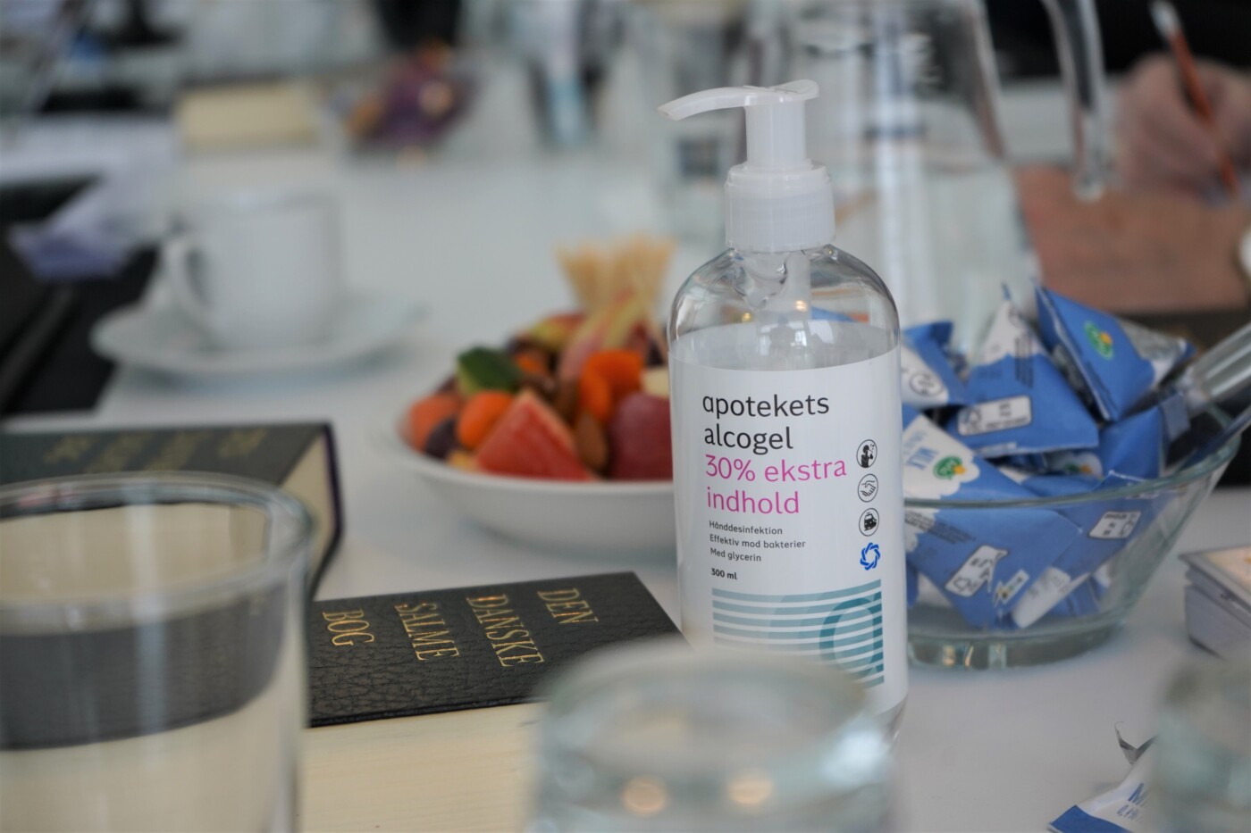 Møde genrebillede med håndsprit