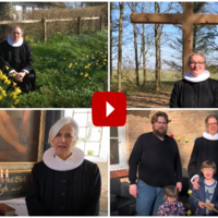 Påskehilsen Playknap.png