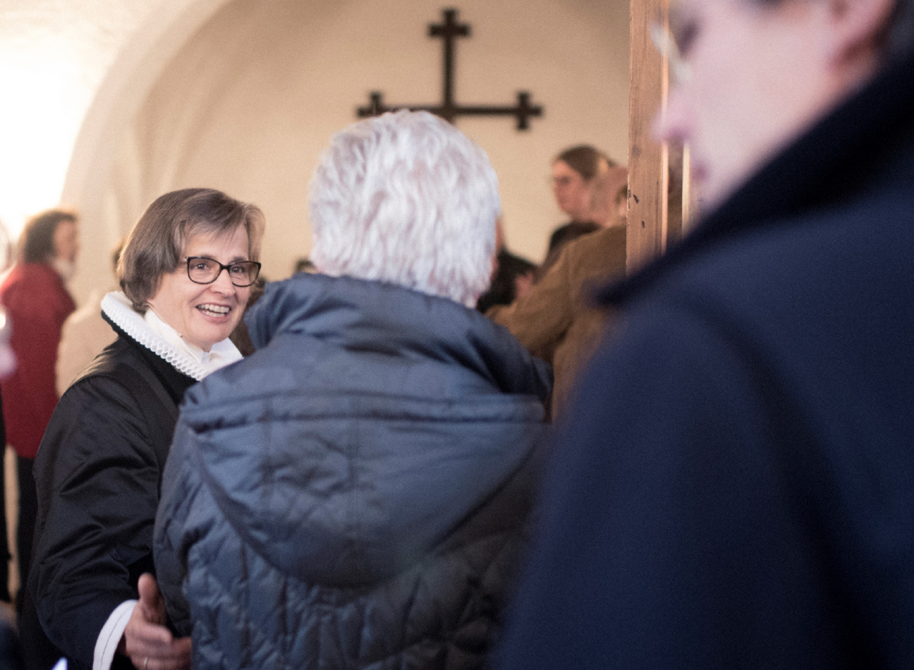 Marianne Gaarden byder velkommen til gudstjeneste i Maribo Domkirke