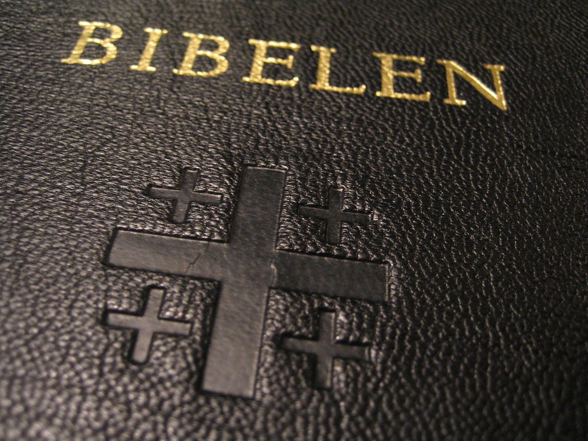 1200px-Norwegian_Bible.jpg