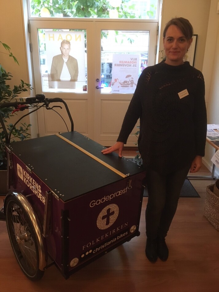 KOrshærspræsten med cykel.jpg