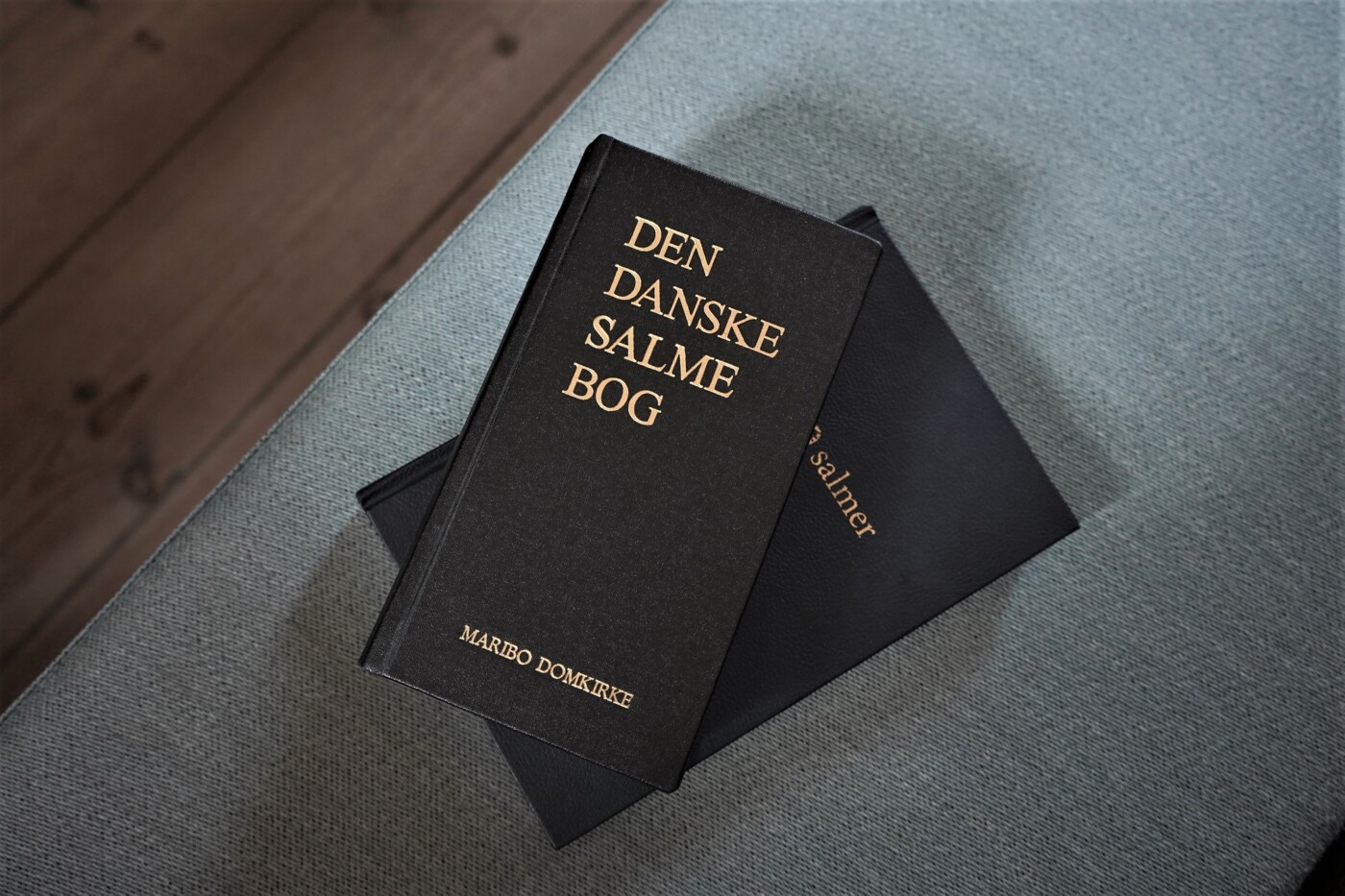 Salmebog på kirkebænk