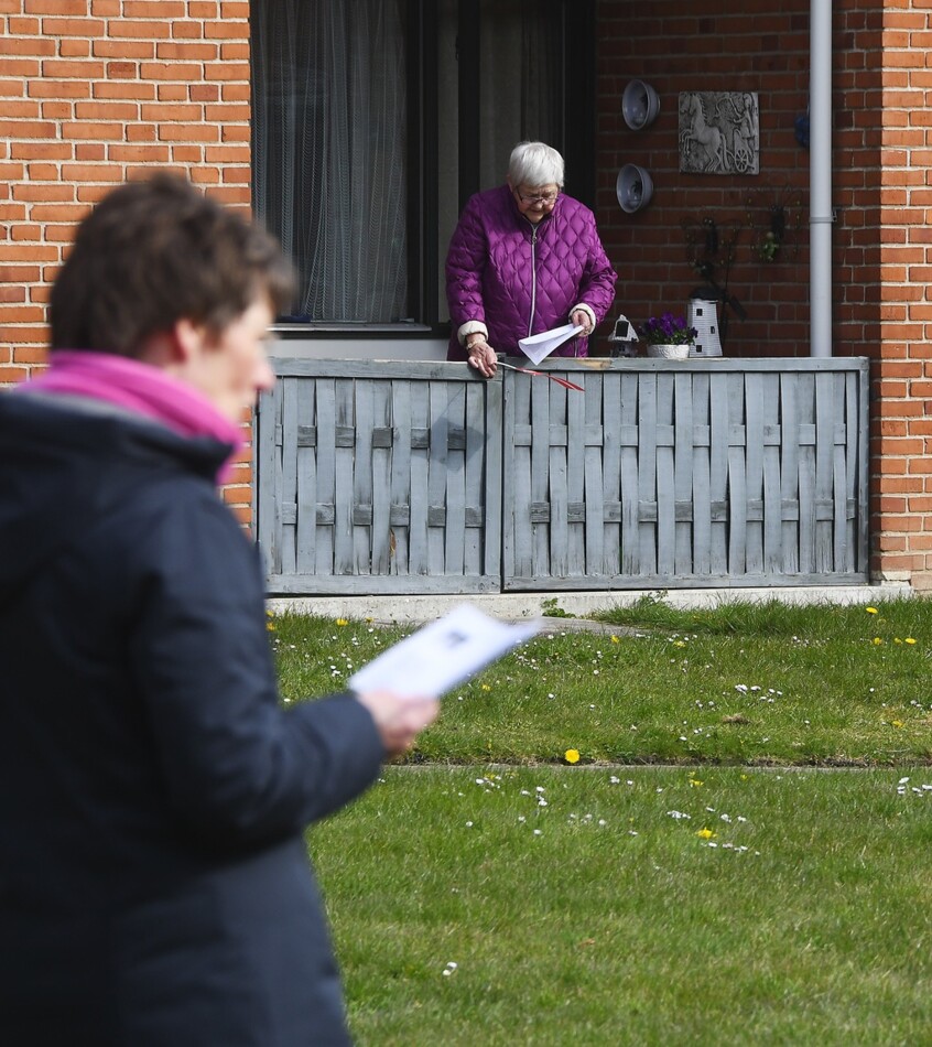 3. Alle synger salmer 2.jpg