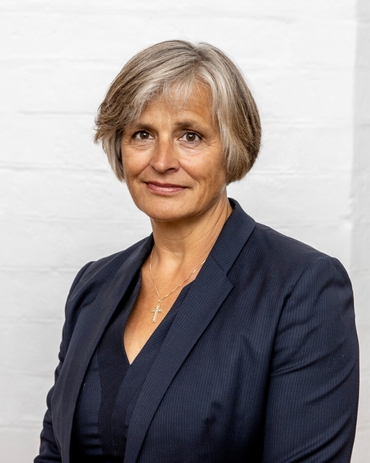 Biskop Marianne Gaarden - hvid baggrund