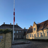 Bispegården_flagning på halv stang.jpg