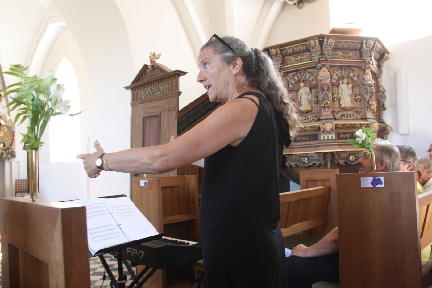 4. Kaj Munk gudstjeneste dirigent Lena Maaløe.jpg