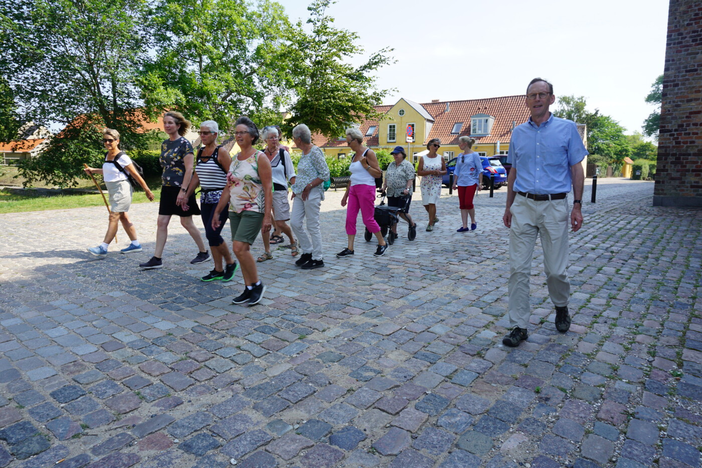 Afsted på vandring.jpg