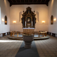 Idestrup Kirke af Steen Frilund Christiansen alter.jpg