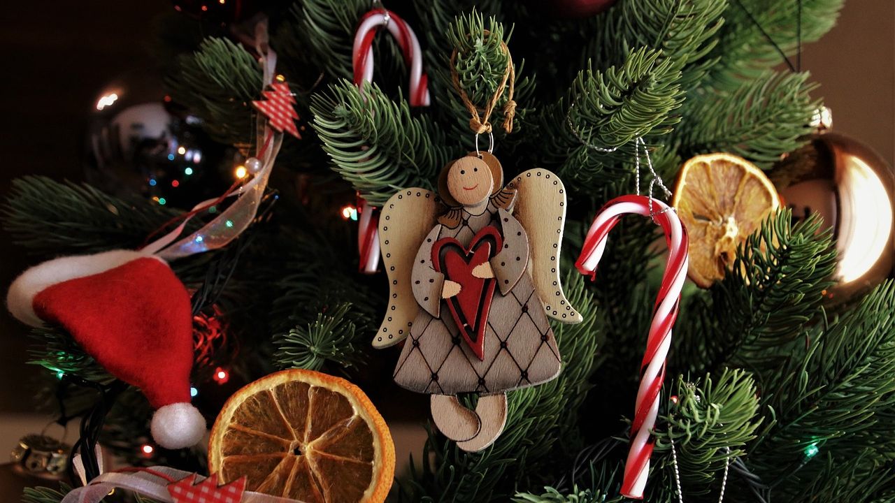 Engel på juletræ.jpg