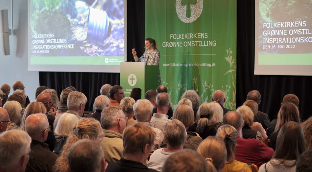 Folkekirkens Grønne Omstilling Kirke- og kulturminister Ane Halsboe-Jørgensen på talerstolen foran tilhørerne