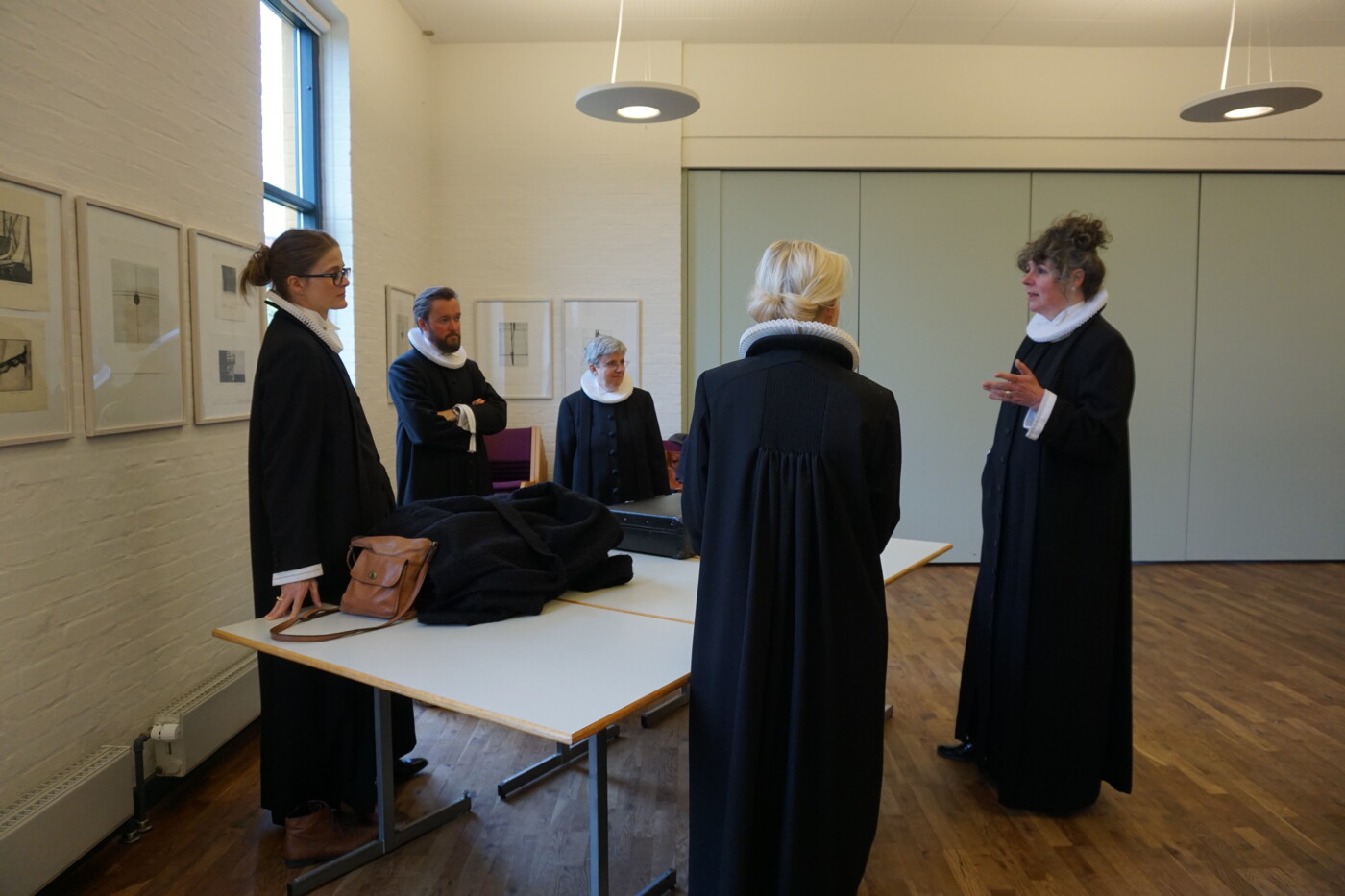 Præster taler sammen III.jpg