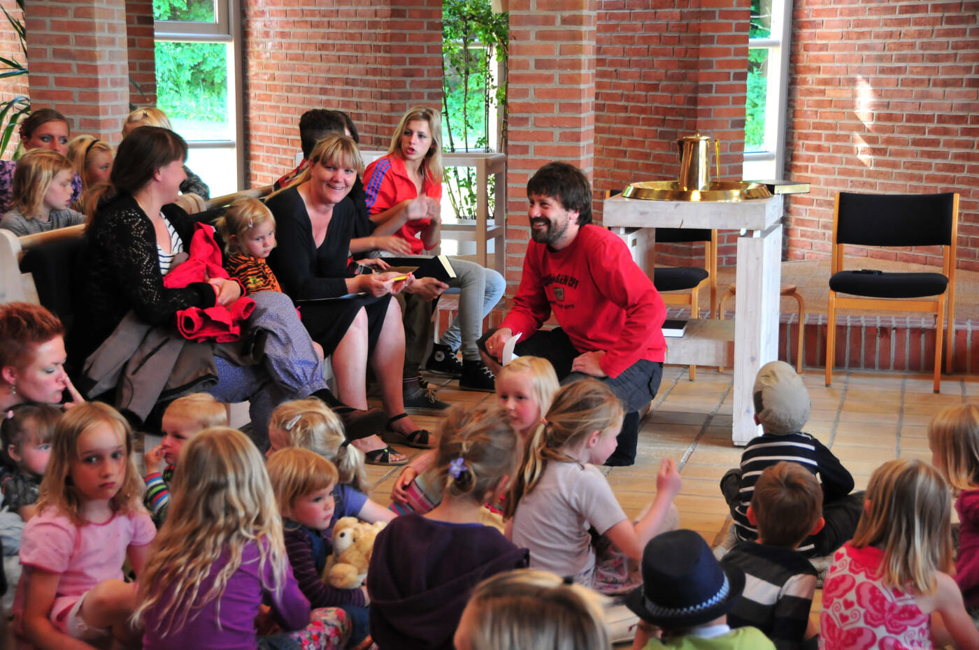 Lindeskovkirken_spaghettigudstjeneste. Foto Nils Roland.jpg